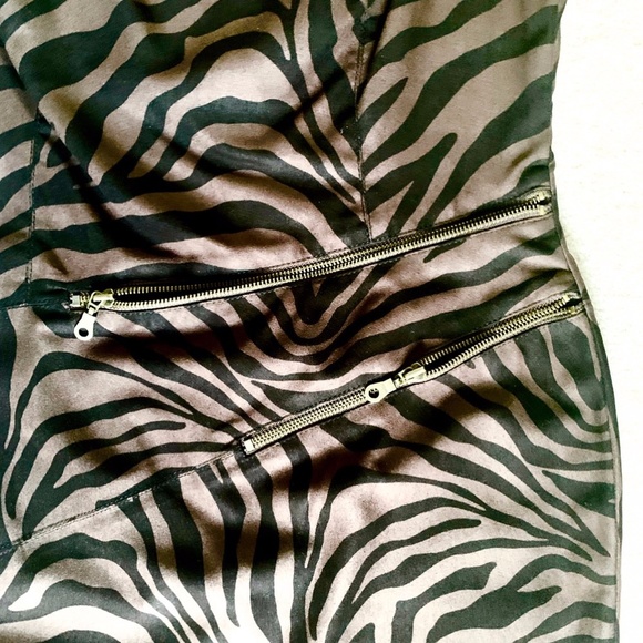 MUSE MULTI ZIPPER DRESS- SATIN ZEBRA PATTERN🦓 (SIZE: 10) - Picture 4 of 6
